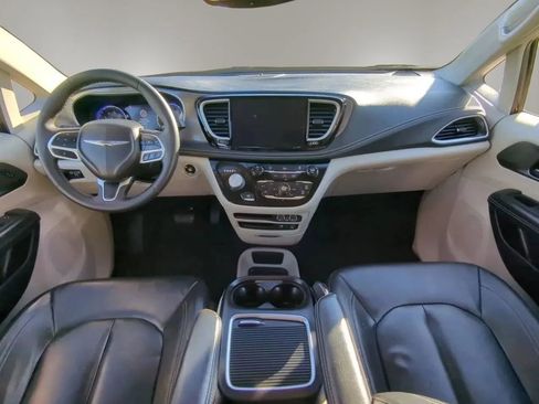 Used 2022 Chrysler Pacifica Touring-L FWD image 21