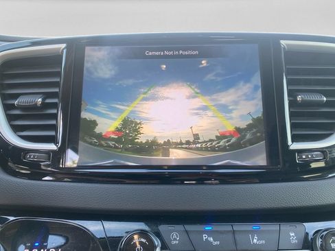 Used 2024 Chrysler Pacifica Touring-L FWD image 15