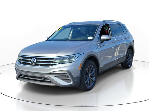 Used 2023 Volkswagen Tiguan SE FWD image 3