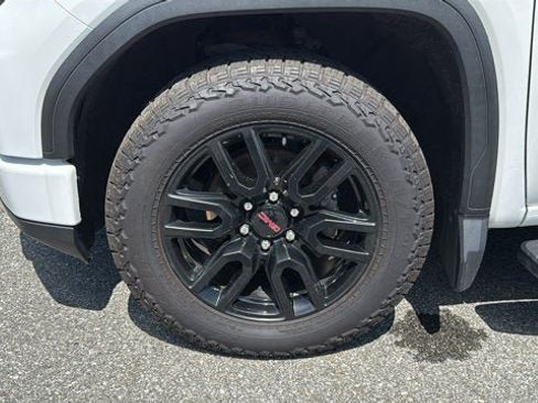 Used 2022 GMC Sierra 1500 Elevation w/ LPO, Elevation Black Package AWD/4WD image 11