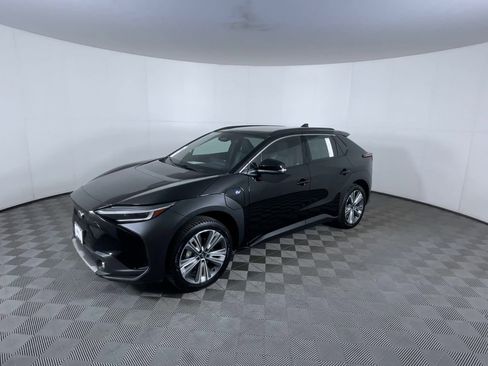 Used 2023 Subaru Solterra AWD image 4