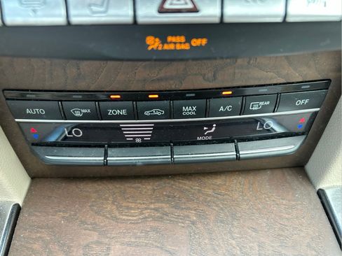 Used 2014 Mercedes-Benz E 350 Sedan image 32