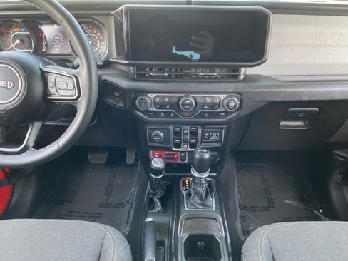 Used 2025 Jeep Wrangler Unlimited Sport AWD/4WD image 11