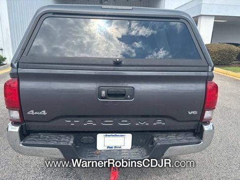 Used 2020 Toyota Tacoma SR5 AWD/4WD image 5