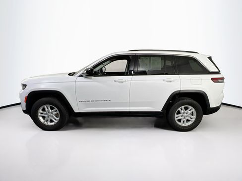 Used 2023 Jeep Grand Cherokee Laredo AWD/4WD image 8
