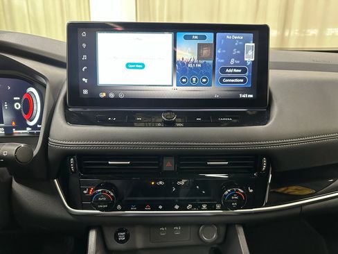 Used 2025 Nissan Rogue SL w/ Tech Package AWD/4WD image 28