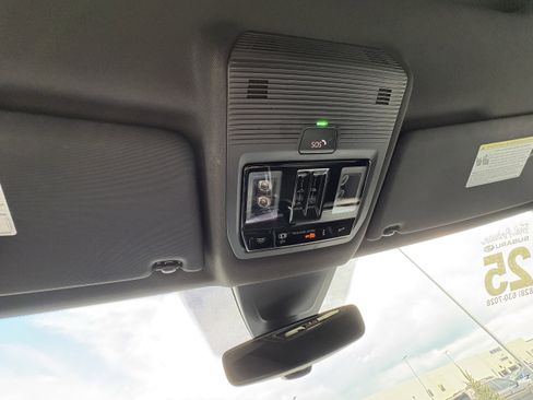 Used 2025 Volkswagen Atlas Cross Sport SEL R-Line image 25