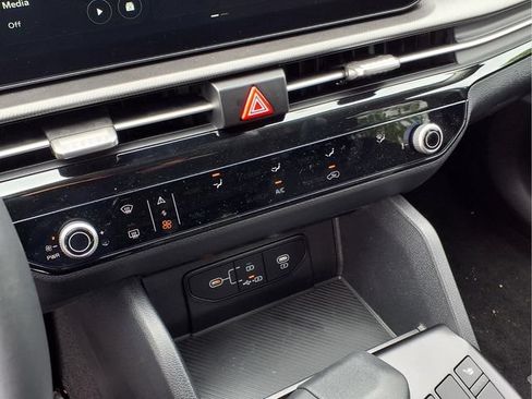 New 2026 Kia Sportage LX FWD image 5