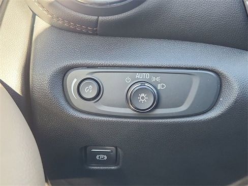 Used 2019 Chevrolet Blazer Premier w/ Sun and Wheels Package image 18