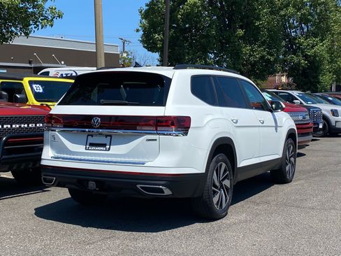 Certified 2024 Volkswagen Atlas SE w/ Panoramic Sunroof Package AWD/4WD image 3