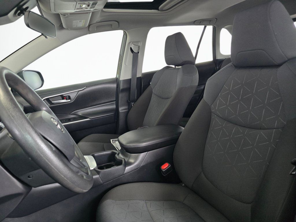 Used 2025 Toyota RAV4 XLE w/ Convenience Package AWD/4WD image 18