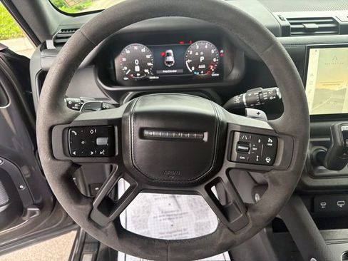 Used 2023 Land Rover Defender 110 V8 AWD/4WD image 15