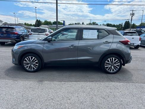 Used 2023 Nissan Kicks SV w/ Exterior Package FWD image 2