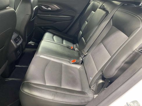 Used 2024 GMC Terrain SLT FWD image 12