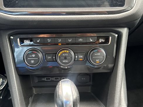Used 2019 Volkswagen Tiguan SE w/ Panoramic Sunroof Package FWD image 24