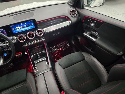 Used 2025 Mercedes-Benz GLB 35 AMG 4MATIC image 35