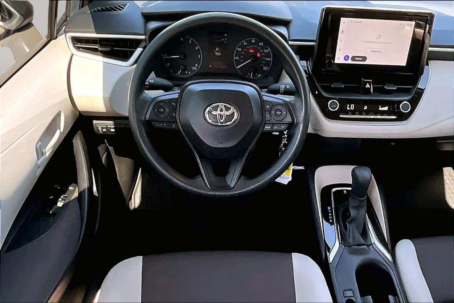 Used 2025 Toyota Corolla LE FWD image 6
