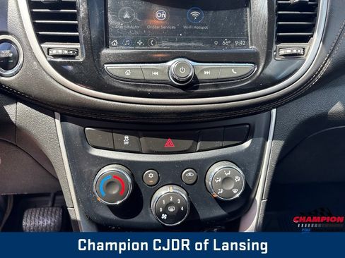 Used 2019 Chevrolet Trax LT w/ LT Convenience Package FWD image 23