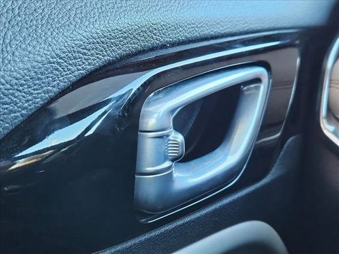 Used 2023 Jeep Compass Limited image 17