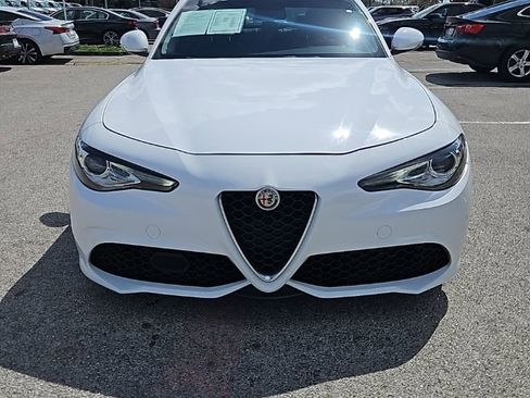 Used 2018 Alfa Romeo Giulia RWD image 2
