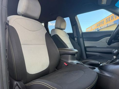 Used 2014 Kia Soul + image 16