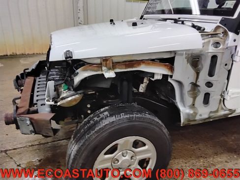Used 2016 Jeep Wrangler Unlimited Sport w/ Max Tow Package AWD/4WD image 17