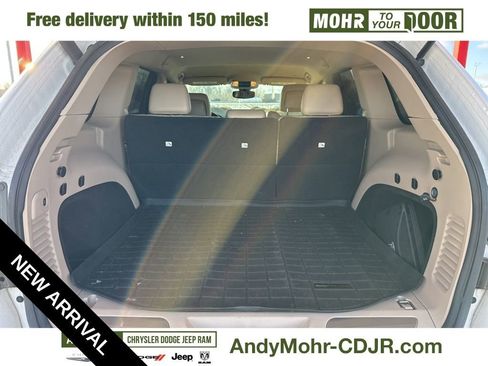 Used 2017 Jeep Grand Cherokee Limited image 24