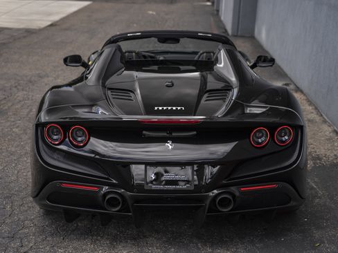 Certified 2022 Ferrari F8 Tributo RWD image 4