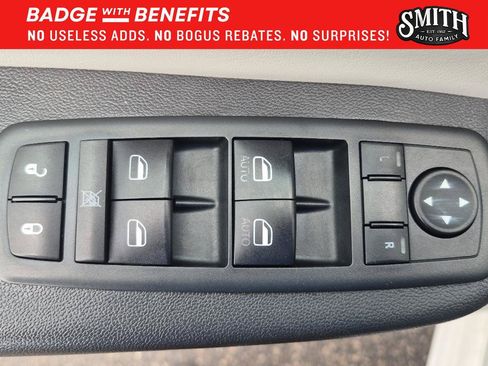 Used 2013 Volkswagen Routan SE FWD image 19