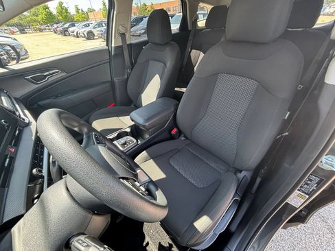 Used 2025 Kia Sportage LX FWD image 35