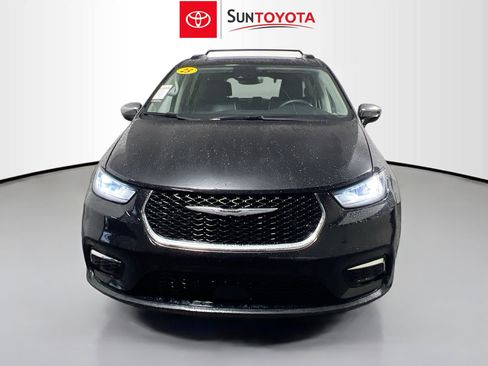 Used 2023 Chrysler Pacifica Limited FWD image 10