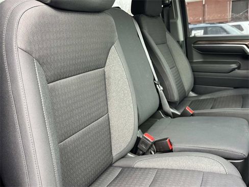 Used 2024 Chevrolet Silverado 1500 LT image 24