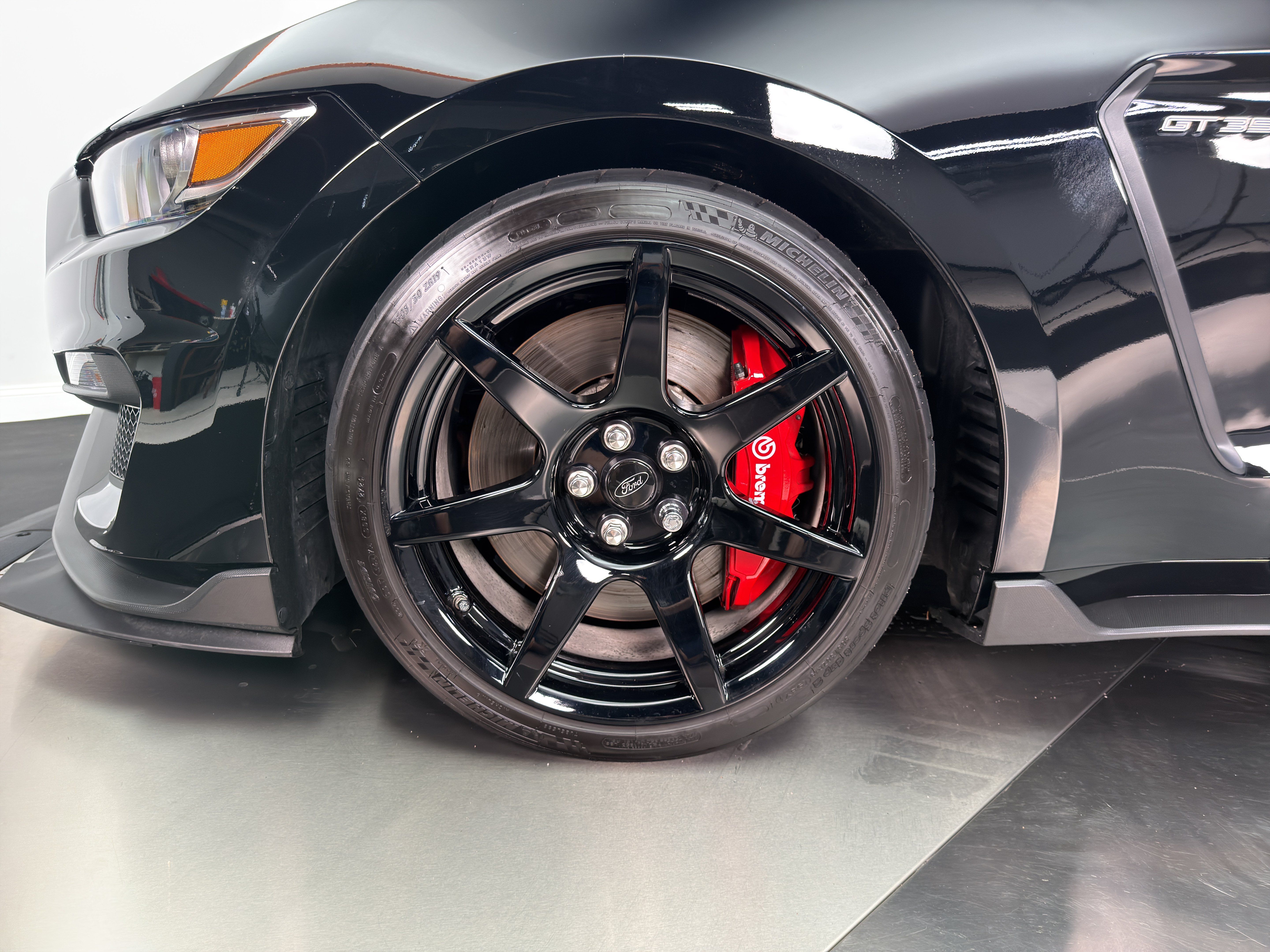 Used 2019 Ford Mustang Shelby GT350R w/ GT350R Equipment Group 920A RWD image 13
