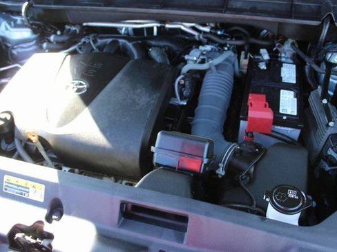 Certified 2021 Toyota Highlander XLE AWD/4WD image 29