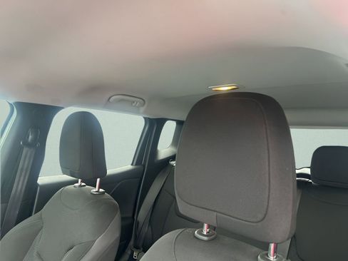 Used 2018 Jeep Renegade Altitude image 18