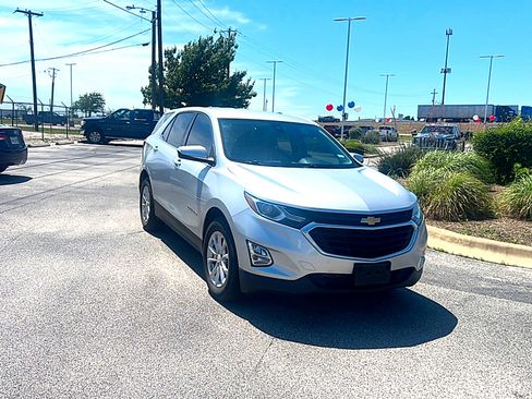 Used 2020 Chevrolet Equinox LT FWD image 4