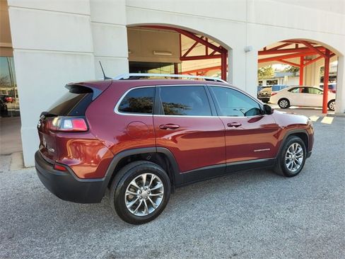 Certified 2019 Jeep Cherokee Latitude Plus w/ Comfort/Convenience Group image 13