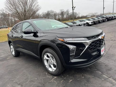 New 2026 Chevrolet Trax LS w/ LS Convenience Package image 2