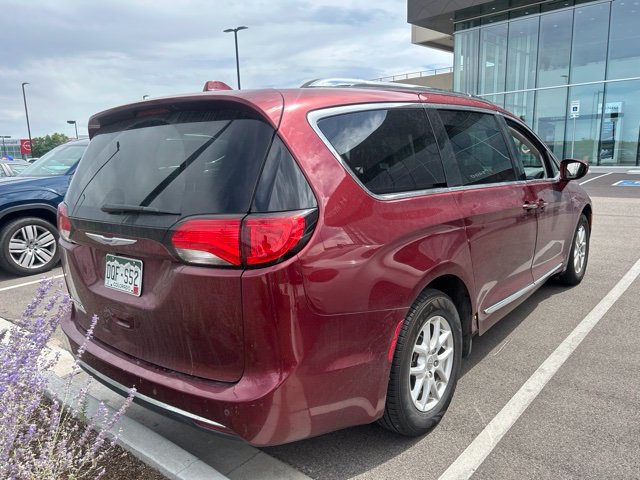 Used 2020 Chrysler Pacifica Touring-L FWD image 3