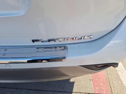 Used 2020 Toyota Highlander Platinum image 12