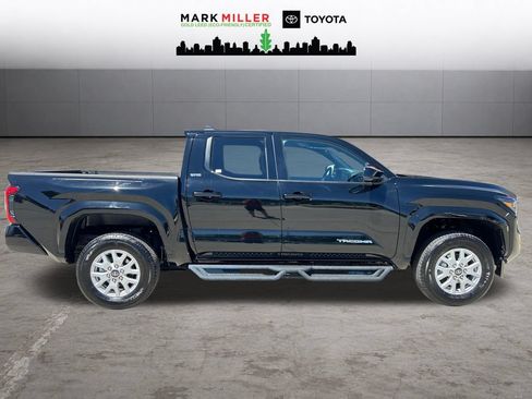Used 2025 Toyota Tacoma SR5 AWD/4WD image 7