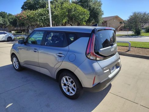 Used 2024 Kia Soul LX w/ Option Group 015 FWD image 3