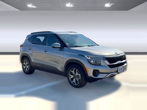 Used 2021 Kia Seltos EX image 6