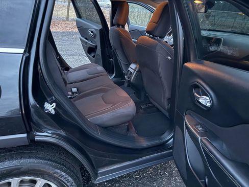 Used 2016 Jeep Cherokee Latitude w/ Comfort & Sound Group image 19
