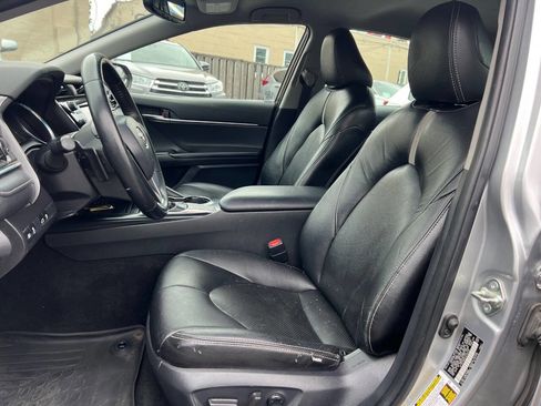 Used 2018 Toyota Camry SE w/ Convenience Package FWD image 8