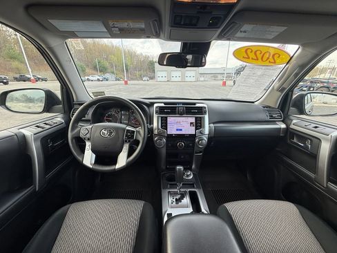 Used 2022 Toyota 4Runner SR5 AWD/4WD image 11