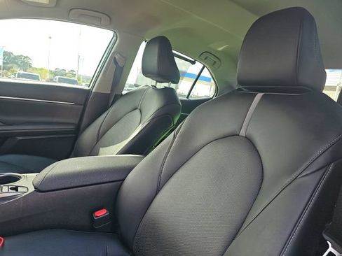 Used 2023 Toyota Camry XSE FWD image 17