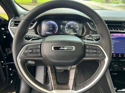 Certified 2025 Jeep Grand Cherokee Limited w/ MOPAR Finishing Package image 19