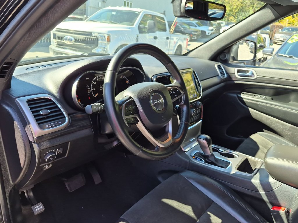 Used 2020 Jeep Grand Cherokee Altitude AWD/4WD image 10