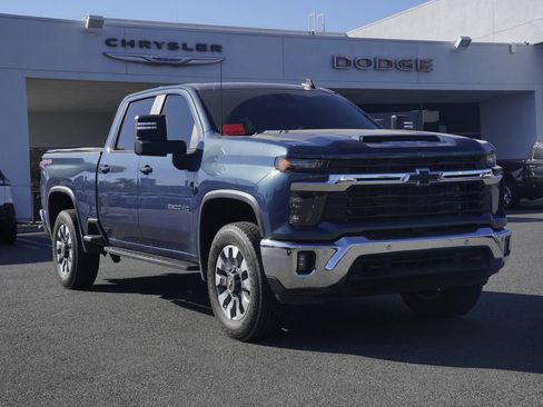 Used 2025 Chevrolet Silverado 2500 LT w/ Safety Package AWD/4WD image 2